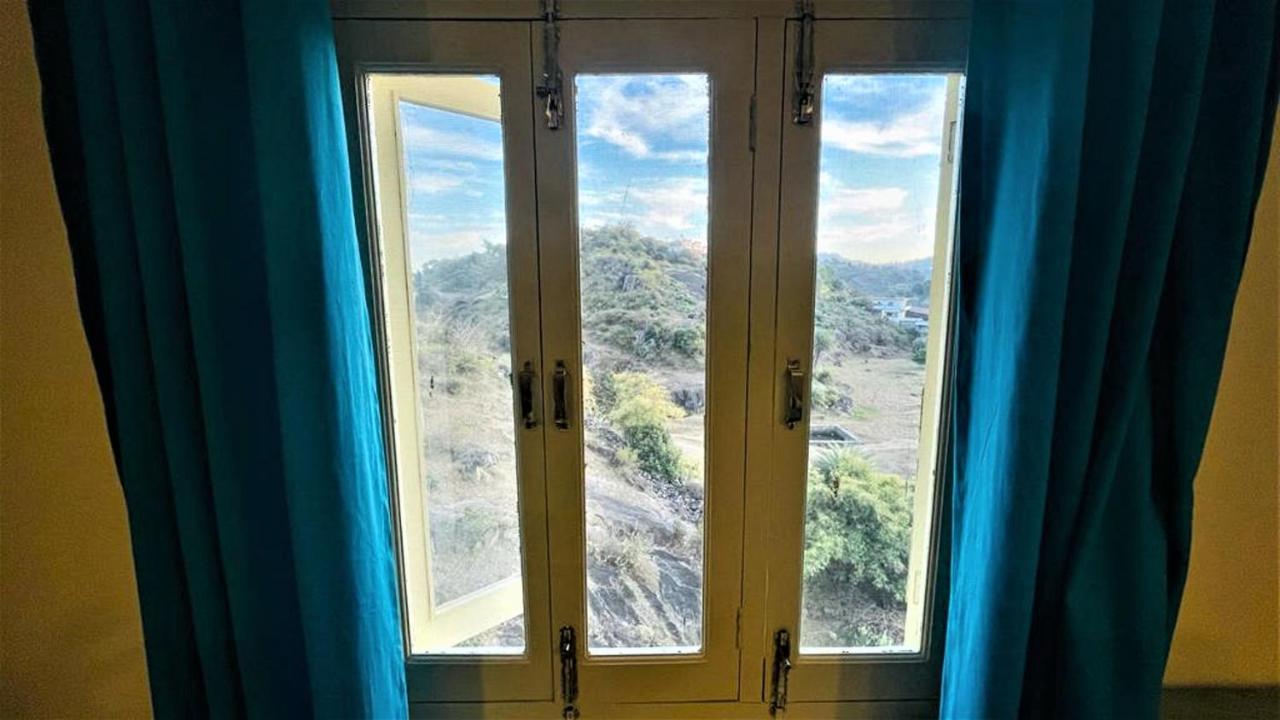 Bed and Breakfast Shikhar Bunglow - A Stunning Valley View Bungalow In Маунт-Абу Экстерьер фото